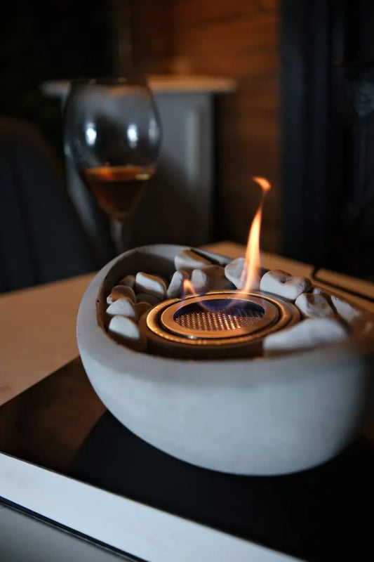 Beyaz Taşlı Modern Masaüstü Beton Şömine Beyaz