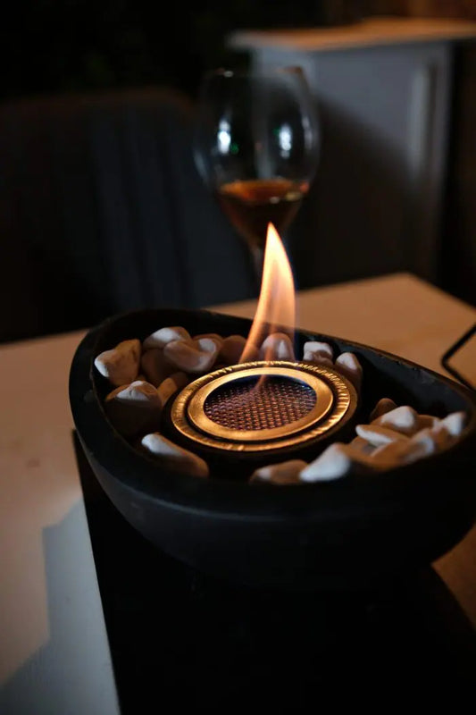 Beyaz Taşlı Modern Masaüstü Beton Şömine Siyah