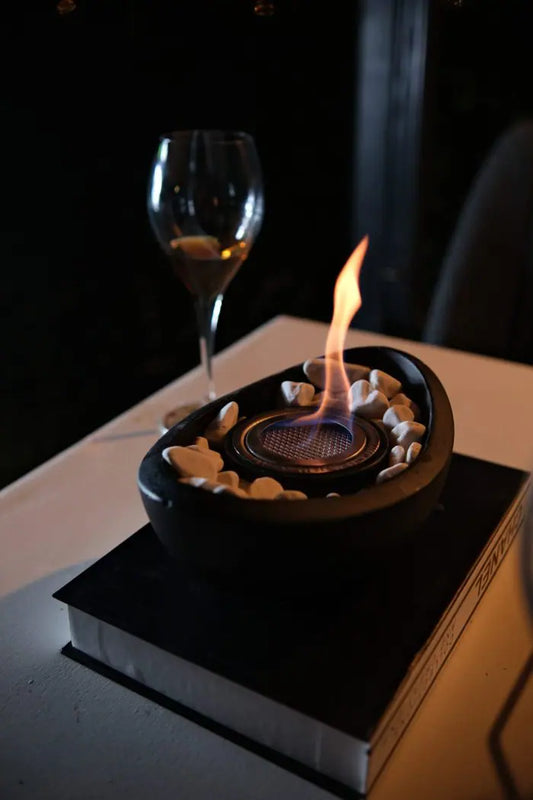 Beyaz Taşlı Modern Masaüstü Beton Şömine Siyah