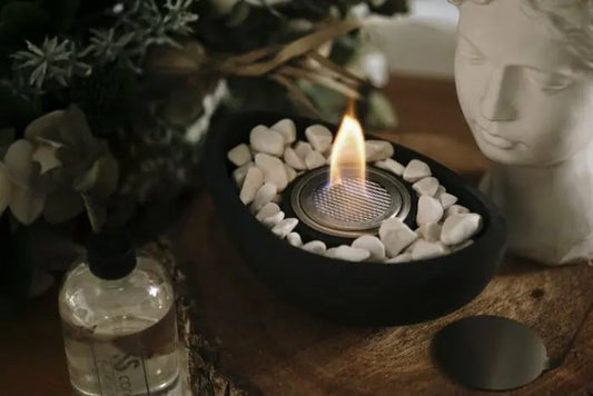 Beyaz Taşlı Modern Masaüstü Beton Şömine Siyah