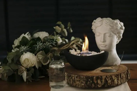 Beyaz Taşlı Modern Masaüstü Beton Şömine Siyah